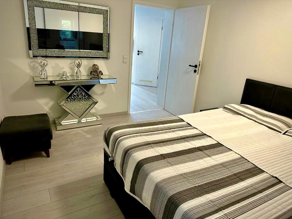 Flexible, Schoene Und Gut Aussehende Feriensuite Reutlingen Esterno foto
