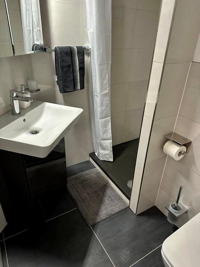 Flexible, Schoene Und Gut Aussehende Feriensuite Reutlingen Esterno foto